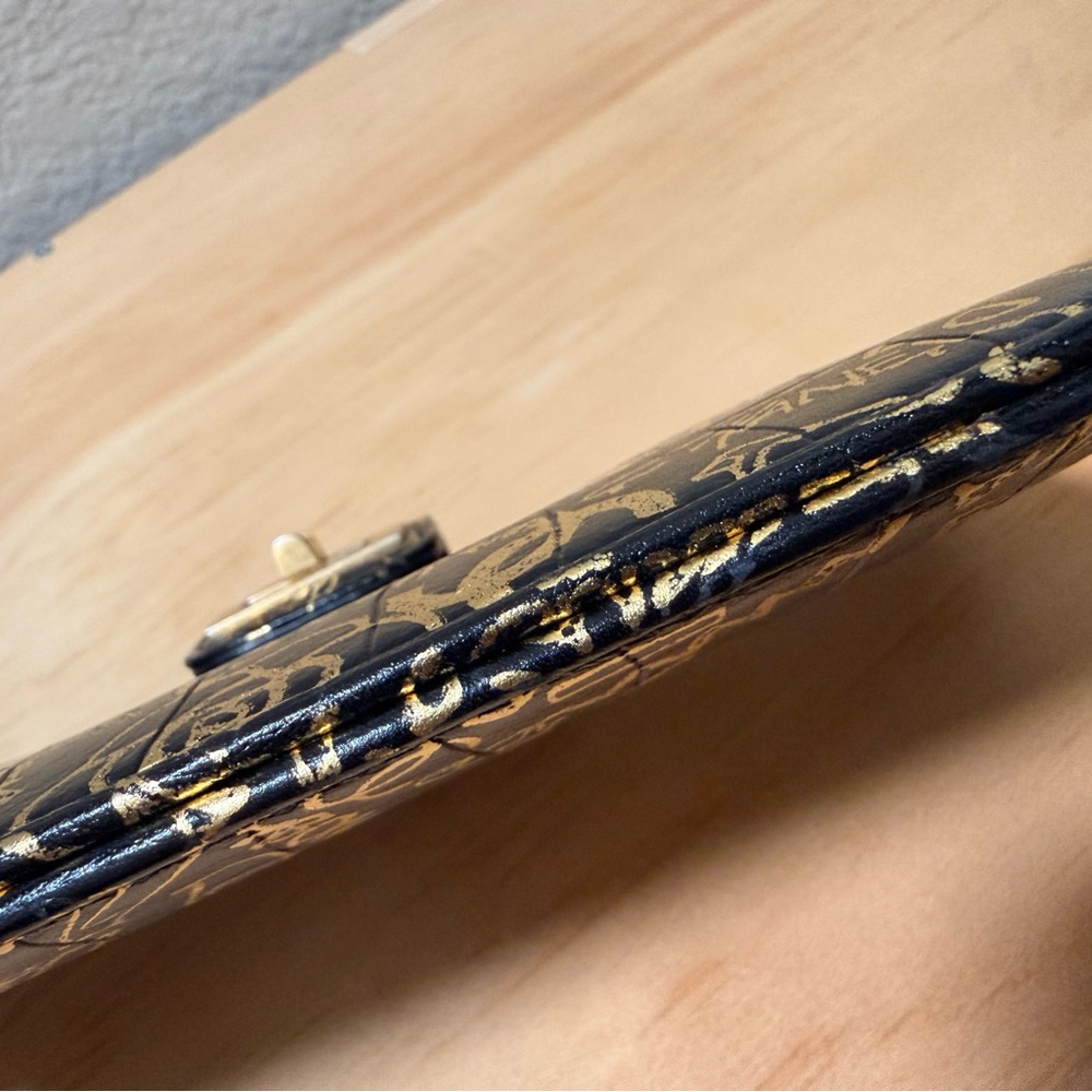 Rare CHANEL 19A Egypt Collection 2.55 Clutch Gold Graffiti With Insert - Picture 6 of 11